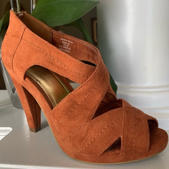 H&M Shoes Size 7 in excellent condition - Picture 1 of 4